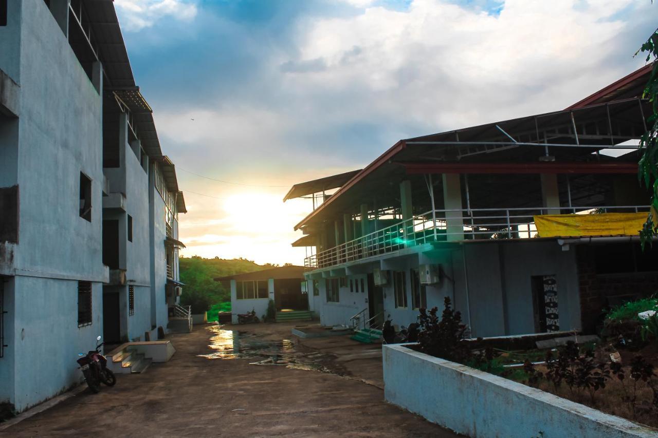 Sp Resort Panvel Chauk Eksteriør bilde