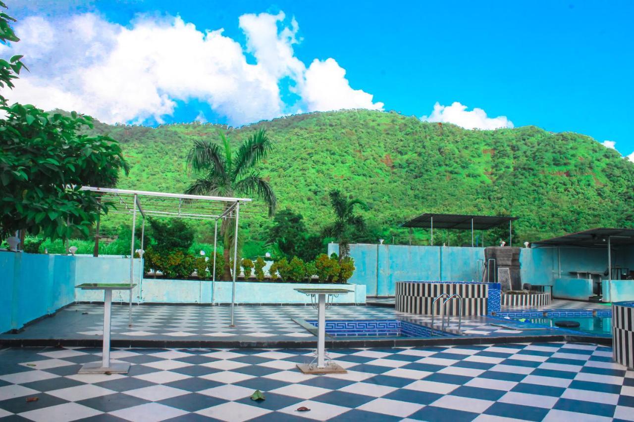 Sp Resort Panvel Chauk Eksteriør bilde